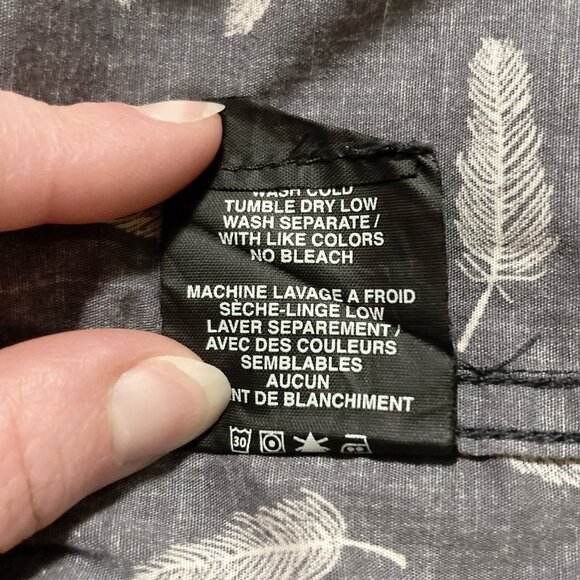 HOWE Dark grey white feather print short-sleeve button-down shirt MEDIUM LARGE - Picture 11 of 12